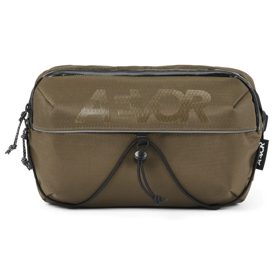 AEVOR Bar Bag – Proof Oliv Gold
